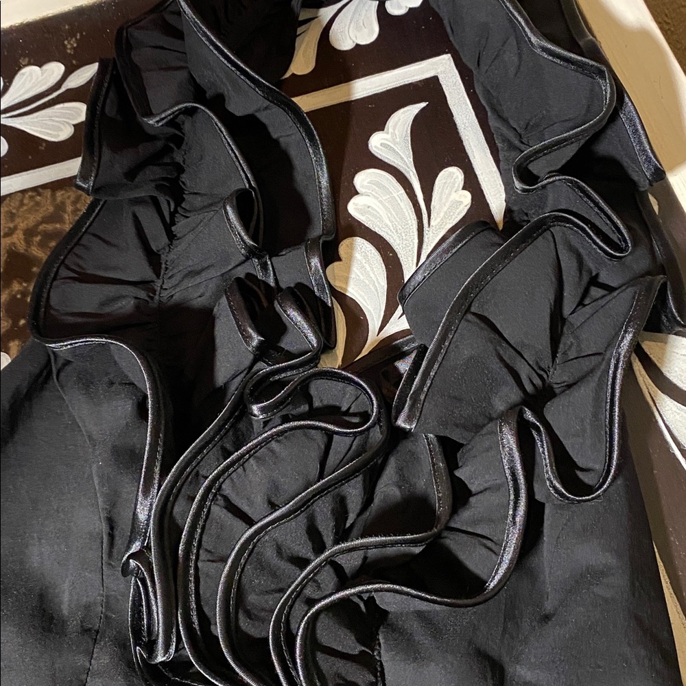 Chic Black Ruffled top - Picture 5 of 6